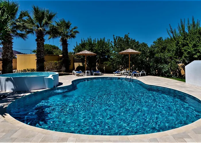 Xenos 2 With A Private Pool,near The Sea Тигаки