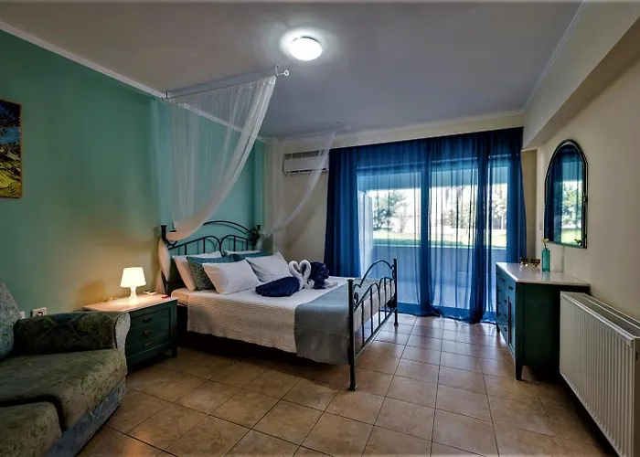 Xenos 2 With A Private Pool,near The Sea *