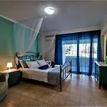 Xenos 2 With A Private Pool,near The Sea *
