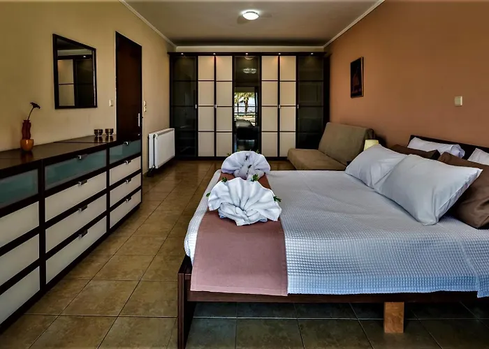 Xenos 2 With A Private Pool,near The Sea *