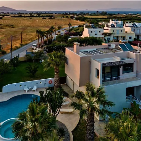 Xenos 2 With A Private Pool,near The Sea *