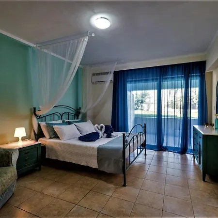 Xenos 2 With A Private Pool,near The Sea *