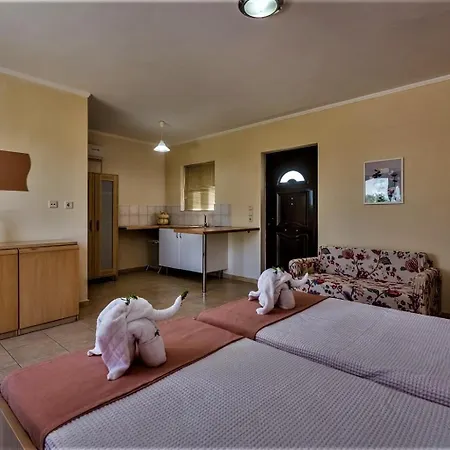 Xenos 2 With A Private Pool,near The Sea