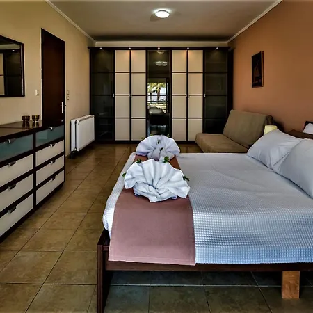 Xenos 2 With A Private Pool,near The Sea *